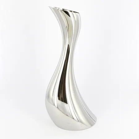 Karaff Cobra, design: Constantin Wortmann för George Jensen, höjd: ca 33cm, blankpolerat rostfritt stål, bruksskick Skickas med postpaket.