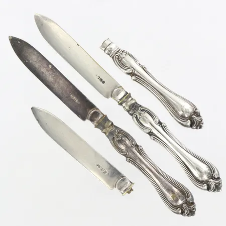 3 fiskknivar, ca16,5cm, brittiska slitna stämplar, en defekt, fyllda skaft, bruttovikt: 78,3 gram  Vikt: 78,3 g