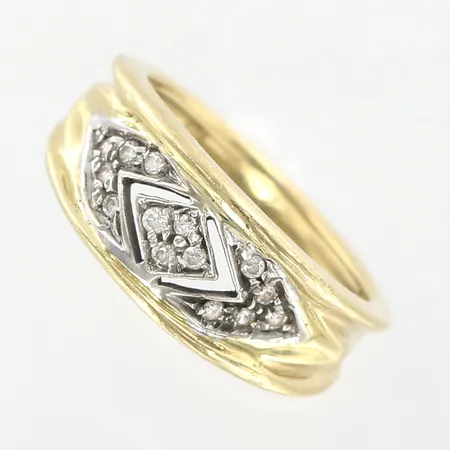 Ring med vita stenar, stl 16¾, bredd 8mm, gul/vitguld, 14K Vikt: 4,4 g