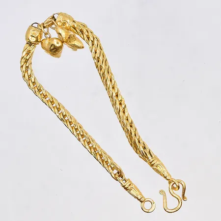 Armband med berlocker, längd 18 cm, bredd på länk 4 mm, 23K. Vikt: 14,8 g