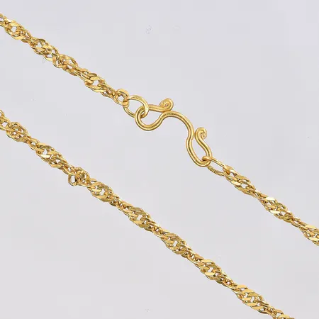 Kedja Singapore, längd 43 cm, bredd 3 mm, defekt lås, 23K. Vikt: 7,6 g