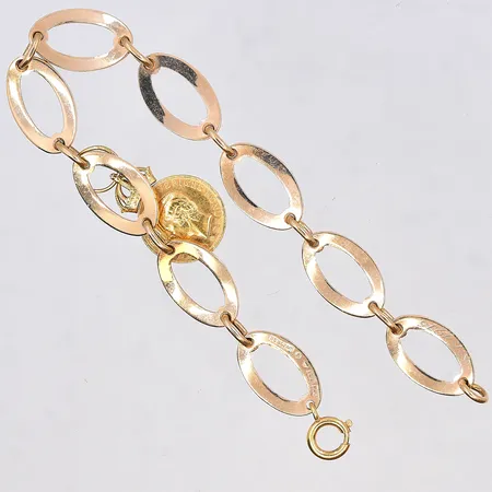 Armband med berlock, längd 20 cm, bredd länk 12 mm, graverad länk, 18K. Vikt: 19,1 g