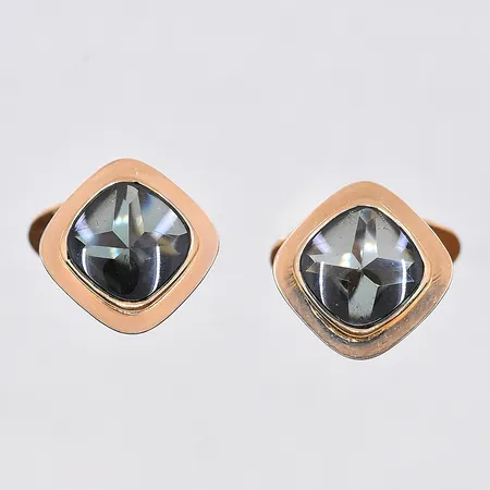 Ett par manschettknappar med gröna stenar, stl 13x13 mm, 18K.  Vikt: 7,3 g
