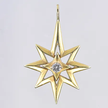 Hänge med diamant 0,10ctv, längd 33 mm, bredd 22 mm, 18K. Vikt: 4,1 g