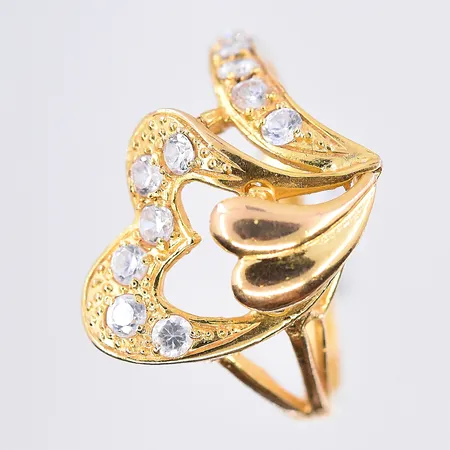 Ring med vita stenar, stl 18½, bredd 2-18 mm, 21K. Vikt: 4,1 g