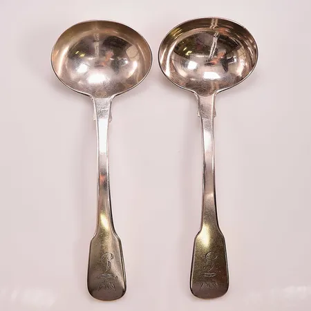 2 Slevar, 18cm, engelska stämplar, 925/1000 Silver 138,8g.