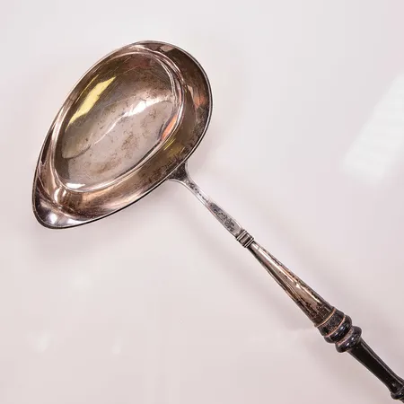 Soppslev, 42cm, handtag i trä, bruttovikt 142,5g.
