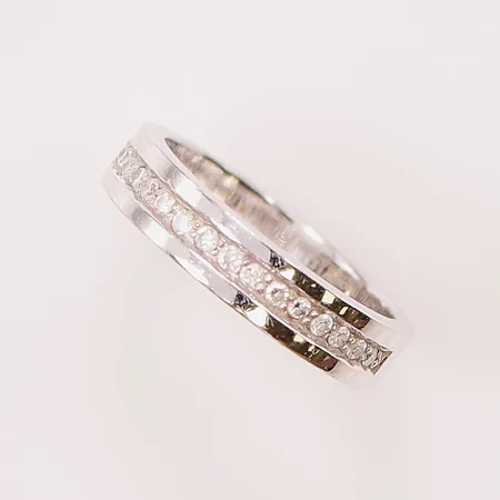 Ring, diamanter15x ca 0,01ct, Ø16¾, bredd:4mm, vitguld 18K 5,5g.