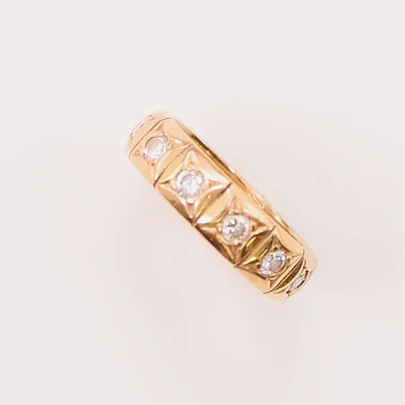 Ring, diamanter 7x ca 0,10ct, Ø16½, bredd:5mm, gravyr, 18K 6,7g.