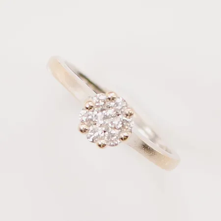 Ring, 7x diamanter totalt ca 0,30ctv, Ø17½, bredd:6mm, bör omrodieras, 18K 3,9g.