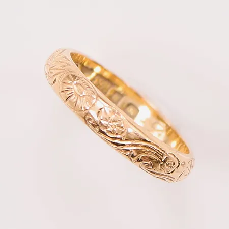 Ring, Ø17¾, bredd:4mm, dekor, gravyr, 18K 4,8g.