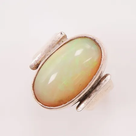 Ring, opal ca 22x12mm, Ø20, bredd:10-25mm, 825/1000 Silver 17,3g.