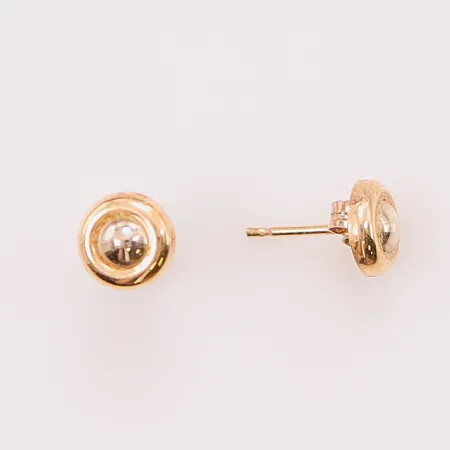Ett par örhängen, 6mm, 18K 0,7g.