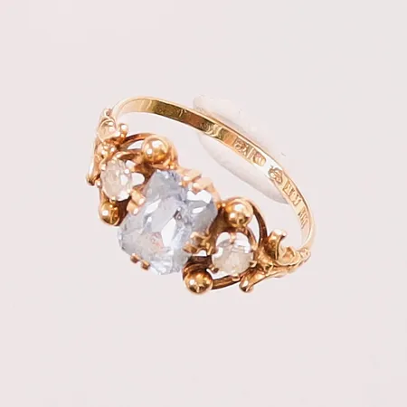 Ring, Ø16¾, bredd:8mm, blå sten, 18K 2,3g.