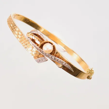 Armring, 59x53mm, pärla, vita stenar 18K 15,6g.