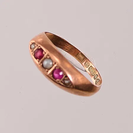 Ring, Ø16¾, engelska stämplar, 9K 1,7g.