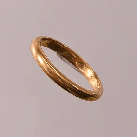 Ring, Ø21, bredd:3mm, gravyr, 18K 5,6g.