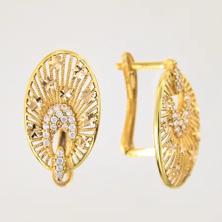 Ett par örhängen med dekor samt vita stenar, ca 21x12mm, en sten fattas, 21K Vikt: 4,7 g