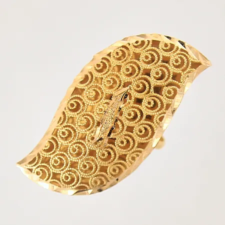 Ring med filigranarbete, stl 17½ justerbar storlek, bredd 1,6-35,5mm, 21K Vikt: 5,7 g
