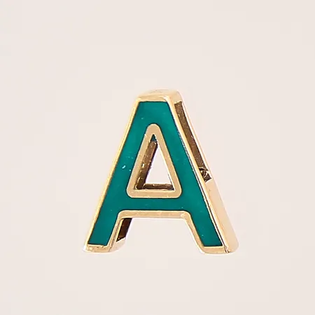 Hänge bokstaven A, grön emalj, 12x7,6mm, 18K  Vikt: 1,4 g