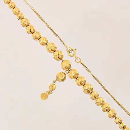 Collier med integrerade hängen, längd: 45,5cm, bredd: 1-6,8mm, skev, 21K  Vikt: 12,7 g