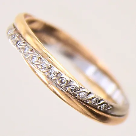 Ring med diamanter 12xca0,005ct, stl: 17¾, bredd: 3,1mm, trefärgad, 18K  Vikt: 2,3 g