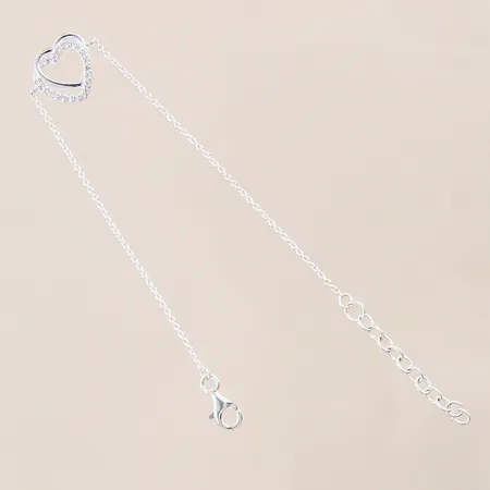 Armband med integrerat hänge samt vita stenar, längd: 16-19cm, bredd: 1-12,3mm, silver 925/1000 Vikt: 1,9 g