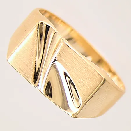 Klackring, stl: 18¾, bredd: 3,2-9,3mm, GHA, 18K  Vikt: 3,7 g