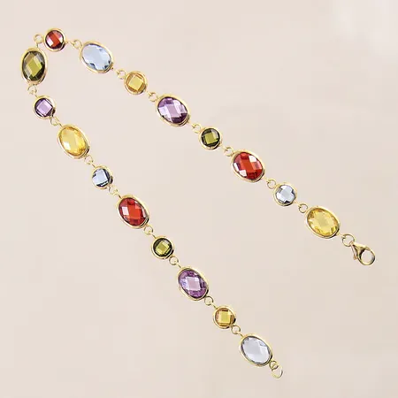 Armband med färgade kubisk zirkonia stenar, längd: 19cm, bredd: 2,2-6,5mm, GHA, 18K  Vikt: 6,6 g