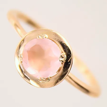 Ring med troligen morganite, stl: 16¾, bredd: 1,2-8,8mm, 18K  Vikt: 2,1 g