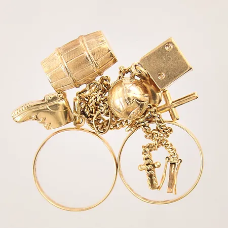 Guldsmycken, buckliga, gravyrer, 18K Vikt: 14,2 g