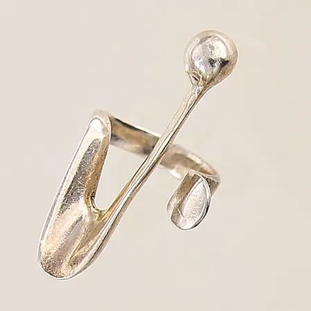 Ring med dekor, stl 15, bredd 4-35mm, silver 900/1000 Vikt: 7,8 g