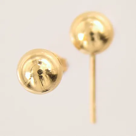Ett par örhängen, kulor, Ø6mm, en snurrebuss saknas, 18K Vikt: 0,8 g