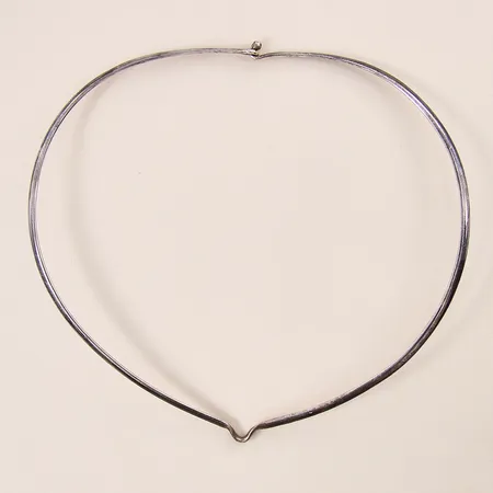 Collier, stelt, Vivianna Torun Bülow-Hübe, Ø15cm, bredd 4mm, oxiderad, något otydlig stämpel, silver 925/1000 Vikt: 25 g