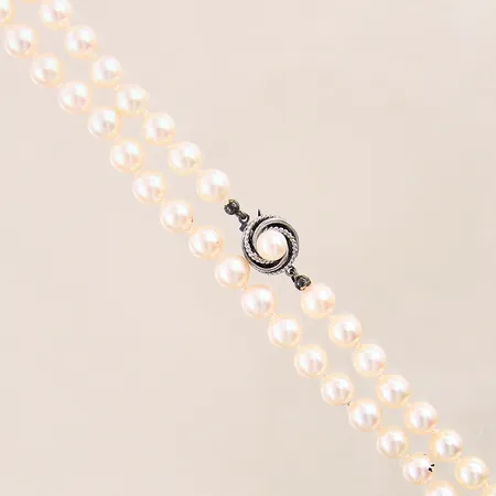 Pärlcollier med odlade sötvattenpärlor, längd 70cm, bredd 7mm, pärlor med slitage, lås i silver 925/1000, bruttovikt: 41,5g Vikt: 0 g