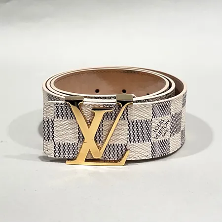 Bälte Louis Vuitton Damier Azus Canvas, storlek 85/34, längd 103cm, numrerad: M9609-CA2059, läder, spänne i gulmetall med repor, läder med ojämnheter, insida med fläckar, bruksslitage, dustbag och ytterkartong