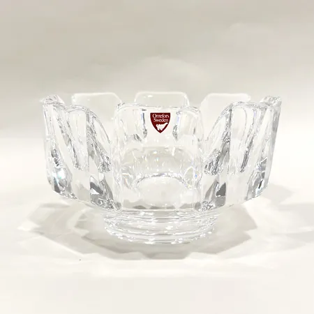 Skål Corona, Orrefors, formgivare Lars Hellsten, numrerad 74884.131, Ø18,5cm, höjd 11cm Skickas med postpaket.