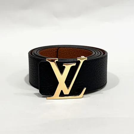 Bälte Louis Vuitton LV Initials, modell-nr: M9151, datumkod: JJ5118, guldfärgat spänne, läder, reversibelt, storlek 110/44, längd 127cm, spänne med mindre ytliga bruksrepor, dustbag, kartong, webbkvitto från 2020