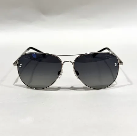 Ett par solglasögon Chanel, modell-nr: 4189-T-Q, c.124/S8, 59¤14, kvitto från Chanel Berlin år 2022, manual, putsduk, fodral, kartong, originalpåse