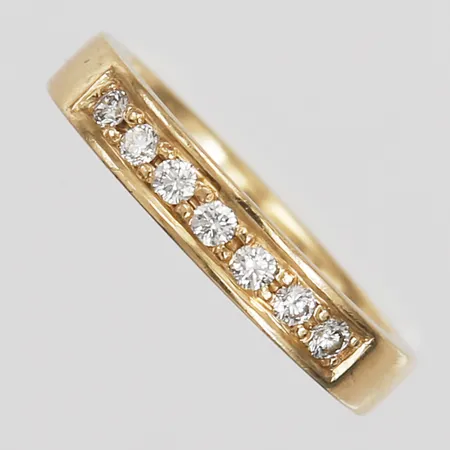 Ring, halvallians med diamanter 7 x ca. 0,02ct, stl: 17, 18K guld. Vikt: 4,8 g