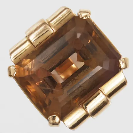 Ring med smaragdslipad rökkvarts, ca 25,30ct, stl: 17¾, 18K guld Vikt: 19 g