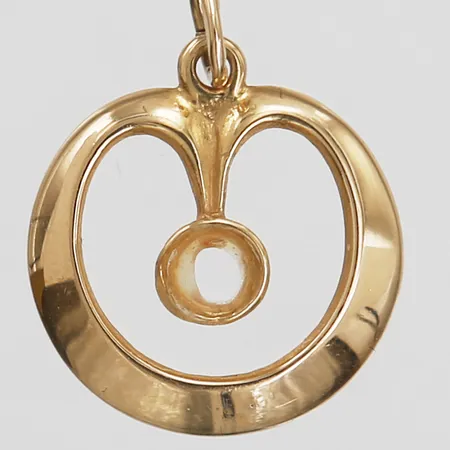 Hänge, höjd inkl ögla: 21 mm, bredd: 17 mm, sten saknas, 18K guld. Vikt: 1,5 g