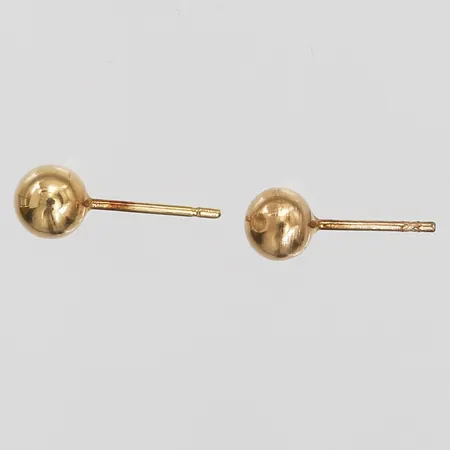 Ett par örhängen, Ø5 mm, saknar snurrebussar, 18K guld:  Vikt: 0,3 g
