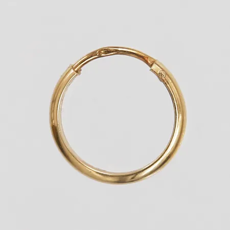 Ett udda örhänge, Ø12mm, bredd 2mm, 18K guld Vikt: 0,3 g