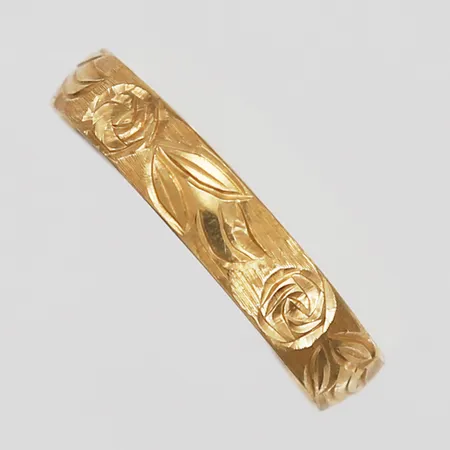 Ring, med floraldekor, bucklig/skadad, stl: 17½, 18K guld Vikt: 1,2 g
