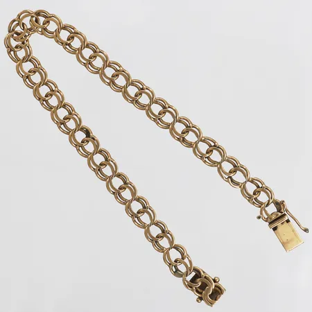 Armband, Bismarck, längd: 20 cm, bredd: 7 mm, svaga länkbitar, en låsåtta saknas, 18K guld. Vikt: 11,8 g