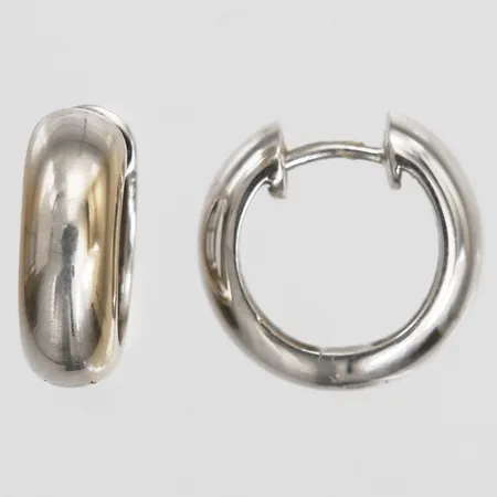 Ett par örhängen, creoler, Ø16 mm, bredd: 5 mm, 18K vitguld. Vikt: 5,7 g