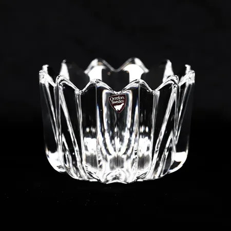 Skål, kristallglas, "Fleur", formgiven av Jan Johansson för Orrefors, höjd ca 8,5cm, etikettmärkt. Skickas med paket.