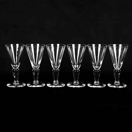 Sex spetsglas, klarglas, 1900-tal, höjd 11,5cm, smärre slitage. 