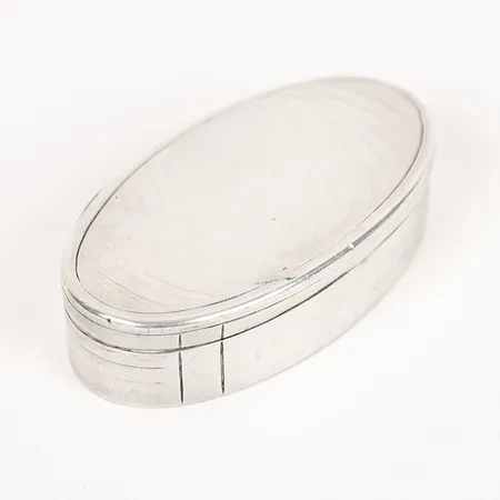Snusdosa, Stockholm, 1815, längd 8,5cm, defekt, silver.      Vikt: 90,6 g                                                                                                                                                                                                                                                                                                                                                                                                                                                                                                                                                                                                                                                                                                                                                                                                                                                                                                                                                                                                                                                                                                                                                                                                                                                                                                                                                                                                                                                                                                                                                                                                                                                                                                                                                                                                                                                                                                                                                                                                                                                                                                                                                                                                                                                                                                                                                                                                                                                                                                                                                                                                                                                                                                                                                                                                                                                                                                                                                                                                                                                                                                                                                                                                                                                                                                                                                                                                                                                                                                                                                                                                                                                                                                                                                                                                                                                                                                                                                                                                                                                                                                                                                                                                                                                                                                                                                                                                                                                                                                                                                                                                                                                                                                                                                                                                                                                                                                                                                                                                                                                                                                                                                                                                                                                                                                                                                                                                                                                                                                                                                                                                                                                                                                                                                                                                                                                                                                                                                                                                                                                                                                                                                                                                                                                                                                                                                                                                                                                                                                                                                                                                                                                                                                                                                                                                                                                                                                                                                                                                                                                                                                                                                                                                                                                                                                                                                                                                                                                                                                                                                                                                                                                                                                                                                                                                                                                                                                                                                                                                                                                                                                                                                                                                                                                                                                                                                                                                                                                                                                                                                                                                                                                                                                                                                                                                                                                                                                                                                                                                                                                                                                                                                                                                                                                                                                                                                                                                                                                                                                                                                                                                                                                                                                                                                                                                                                                                                                                                                                                                                                                                                                                                                                                                                                                                                                                                                                                                                                                                                                                                                                                                                                                                                                                                                                                                                                                                                                                                                                                                                                                                                                                                                                                                                                                                                                                                                                                                                                                                                                                                                                       